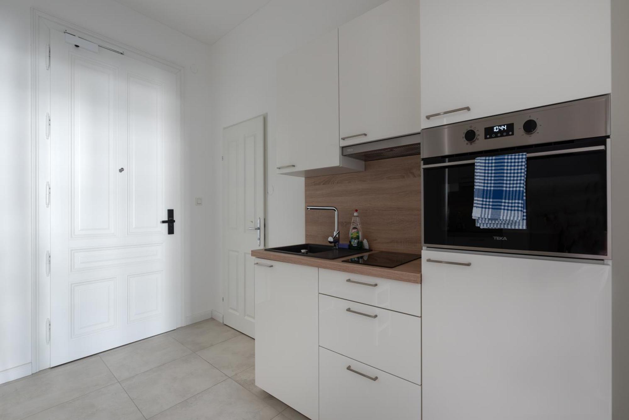 וינה Studio Apartment Near University מראה חיצוני תמונה