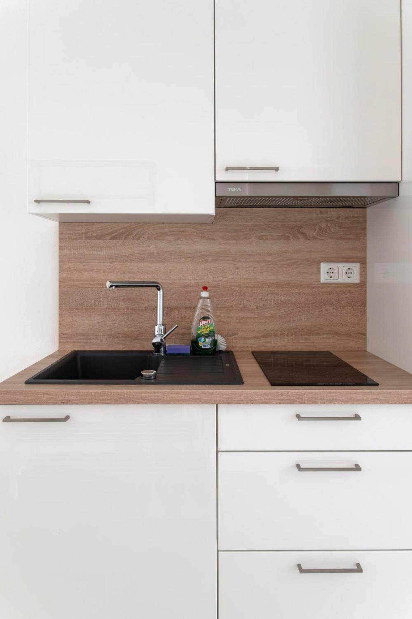 וינה Studio Apartment Near University מראה חיצוני תמונה