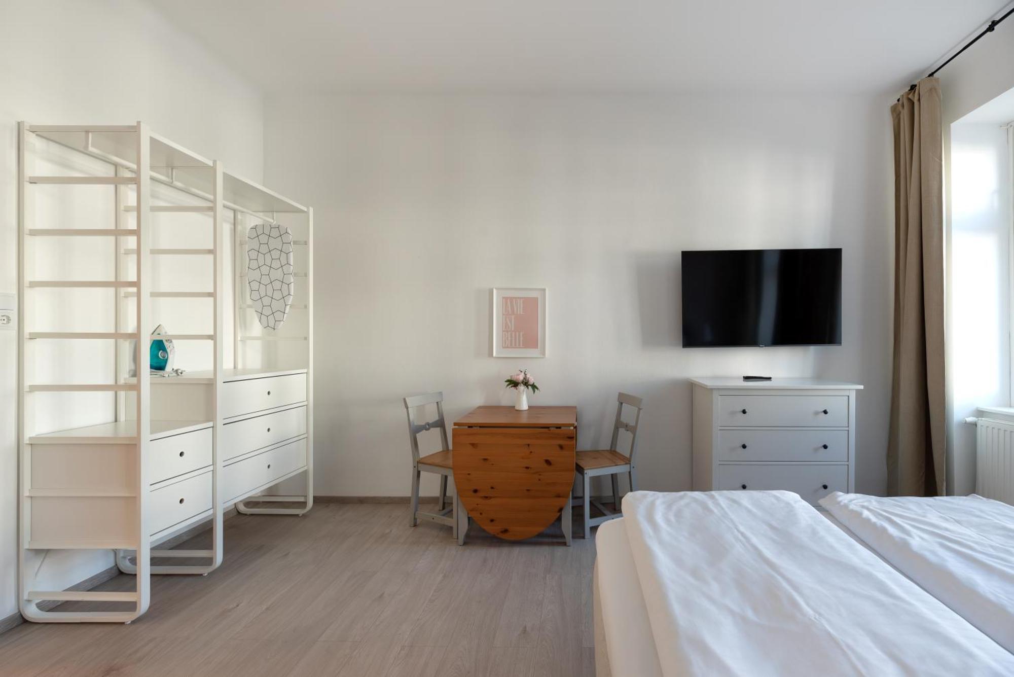 וינה Studio Apartment Near University מראה חיצוני תמונה